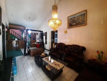 Rumah Asri Siap Pakai di jl Venus Barat, Bandung Kota