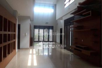 Rumah di Triloka Pancoran Seberang Hotel Bidakara RSA062101