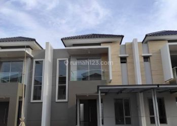 Rumah Golf Island Serenade Lagoon