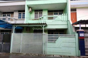 Rumah lokasi strategis harga terjangkau di Duri Kepa(DK105)