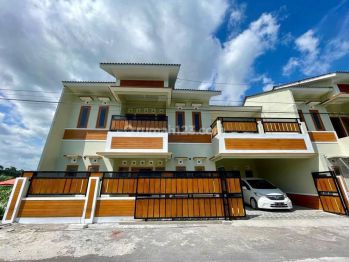 MURAH ISTIMEWA! RUMAH BARU 2 LANTAI ISTIMEWA STRATEGIS DENGAN BALKON LUAS DI