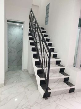 DI SEWAKAN RUMAH CANTIK RAPI SIAP HUNI