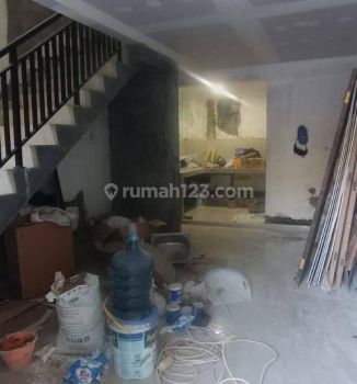 Rumah 2 Lantai Siap Huni Sedang Tahap Finishing di Taman Palem Lestari