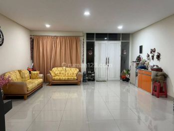 Dijual Rumah Long Beach 3 Lantai Semi Furnished