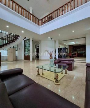 RUMAH LAMA MASIH TERAWAT DI DALAM KOMPLEK LEBAK BULUS