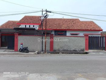 Sewa Rumah Cocok untuk Hunian Dan Ruang Usaha Strategis Dekat Stadion Manahan di