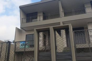 Dijual Villa Kota Batu View Menawan