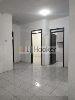 RUMAH STANDAR DI JL. BELLYRA KELAPA GADING