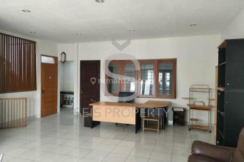 Disewakan Rumah 3 Lantai Di Jl Ahmad Cicendo Kota Bandung