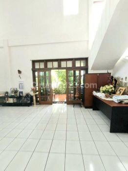 Rumah Besar Dekat Kampus STIKI & Unmer, di Dieng Tidar