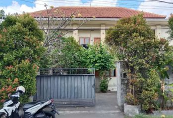 Jual kost - kostan lantai 2 full penghuni di Pura Demak Denpasar Bali