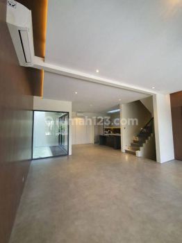 Disewakan Rumah Bagus Siap Huni 2 Lantai di Taman Kopo Indah 3