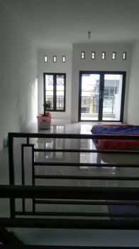 Disewakan rumah bagian atas(Lt.2)