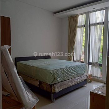 Rumah 2.5 lantai dan Siap Huni di Villa Permata Gading