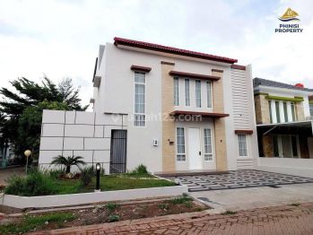 Rumah Cantik Dengan Perabot Dan Kolam Renang di Clove, T.bunga