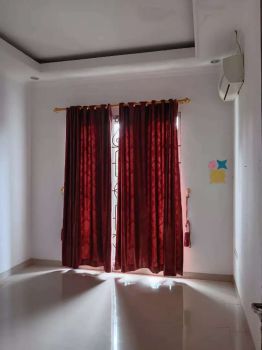 Di sewakan rumah dua lantai lokasi strategis dkat dengan stasiun & tol