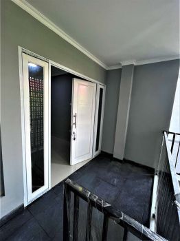 Disewakan rumah dalam mini cluster di lokasi sangat strategis.