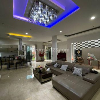 Rumah Cajuputi furnish depan taman jarang ada