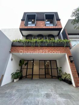Rumah Exclusive Design Dengan Kolam Renang di Pondok Indah