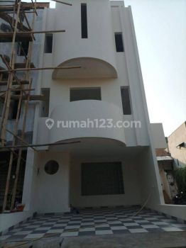 Rumah Minimalis Keamanan 24 Jam di Pondok Kelapa