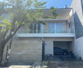 Rumah Dijual Klampis Jalan Utama Kembar Dekat Manyar