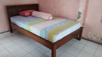 Kamar kos mingguan dan bulanan AC. Nyaman, lokasi strategis.