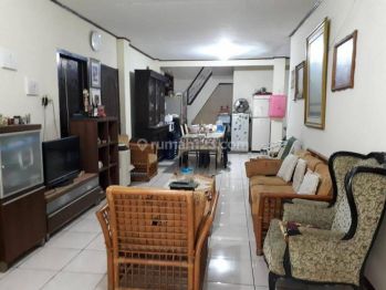 Rumah 2 Lantai Dekat Woltermongonsidi Butuh Renovasi