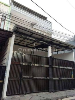 Rumah bagus Siap Huni Strategis Di Taman Ratu(TR125)