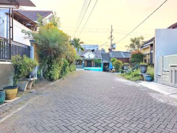 DI JUAL RUMAH SIAP HUNI LOKASI BANDULAN SUKUN