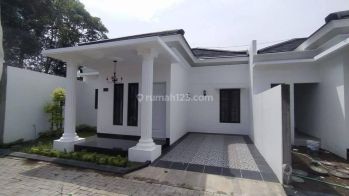 Rumah Baru American Style Bersih Dan Elegan di Godean