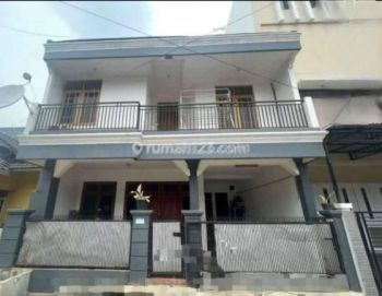 Rumah 2 Lantai Plus Mezanine di Galaxy, Bekasi Selatan