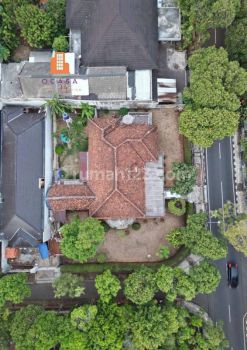 Rumah hitung tanah di Senayan Kebayoran Baru