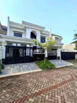 Rumah Design Modern 2 Lantai Plus Rooftop di Araya Golf, Blimbing Malang
