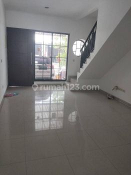 05 05 23 Rumah 2 Kamar Tidur Dengan Halaman Belakang Luas