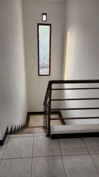 DISEWAKAN RUMAH MINIMALIS STRATEGIS JAKARTA SELATAN