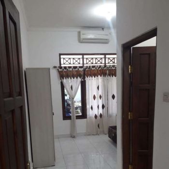 Disewakan Rumah Luas Semi Furnish Letak Strategis Area Maguwoharjo