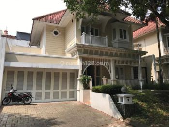 Rumah Terawat 2 Lantai di Tatar Pitaloka Kota Baru Parahyangan