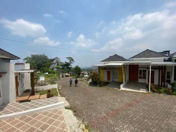 Rumah Villa 2 Lantai Dijual Di Pacet Mojokerto