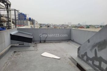 Ruko di Crown, Green Lake City, Ada Lift Barang hadap Dalam.