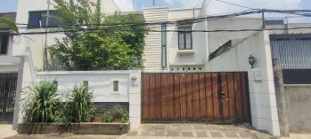 Rumah di Jalan Mampang X  mampang prapatan jakarta selatan.