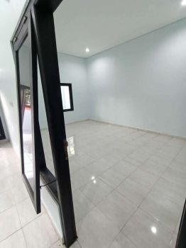 RUMAH DI TANGKUBAN PERAHU, COCOK UNTUK OFFICE, GARASI LUAS