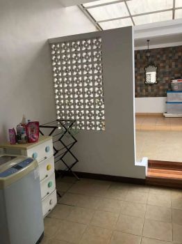 DI JUAL RUMAH SIAP HUNI LOKASI SAWOJAJAR 2