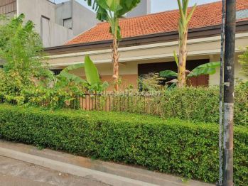 Frans Cen rumah di Gudang Peluru jaksel.jln Lebar.murah