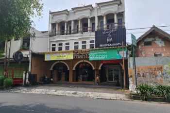 Ruko bagus strategis 3 lantai di jalan ronggowarsito solo