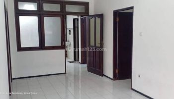 Rumah 1,5 Lantai di Manyar Rejo, Surabaya