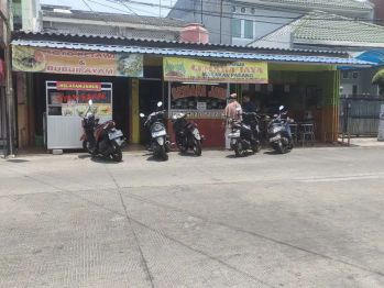 Dijual rumah 2 lantai dengan 3 kios didepan