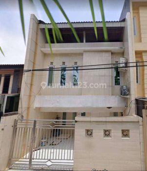 Rumah Lokasi Strategis di Taman Ratu(TR130)