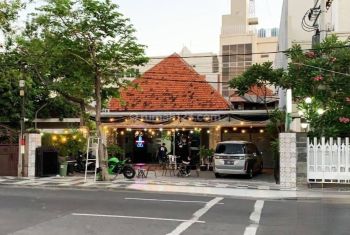 rumah strategis di ambengan surabaya. pusat kota surabaya. Cocok untuk usaha dsb