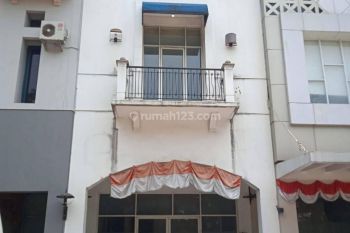 Disewakan ruko 3.5  lantai di Plaza pondok indah 3