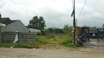 Tanah kosong 300 m di Sewakan Murah